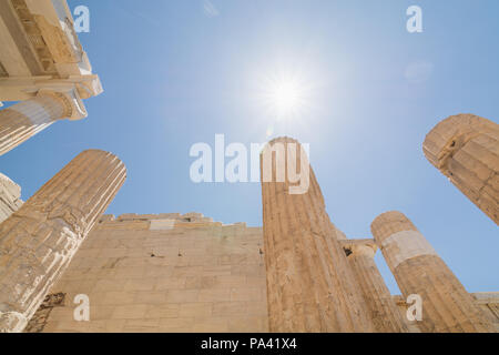 Ruines du temple du Parthénon à Propylaia sur l'Acropole, Athènes, Grèce Banque D'Images