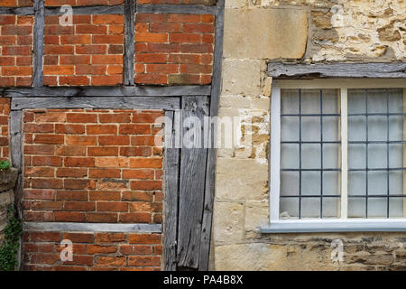 Bâtiments dans le village de Lacock dans le Wiltshire, Angleterre. Banque D'Images