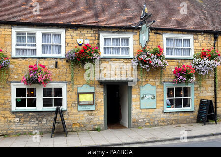 Le White Hart pub sur Cheap Street à Sherborne, Dorset, Angleterre. Banque D'Images