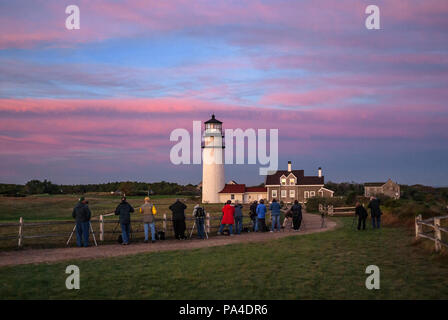 Lever du soleil lieu de tournage dans un atelier de photographie de voyage, Highland Lighthouse, Truro, Cape Cod, Massachusetts, États-Unis. Banque D'Images