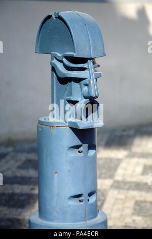 Bollard en forme de visage au centre-ville de Prague Banque D'Images