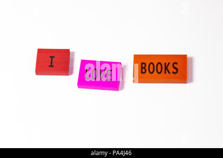 La joie de la première journée d'école exprimé en blocs, J'aime les livres. Banque D'Images