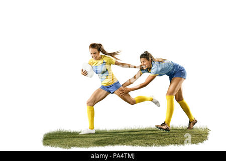 Les jeunes joueurs de rugby féminin isolé sur fond blanc Banque D'Images