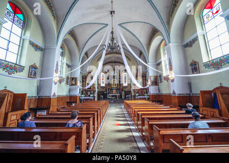 Eglise de Saint Joseph dans Zalipie village, Pologne, célèbre pour sa tradition locale de folk floral peintures initiée par artiste folklorique Felicja Curylowa Banque D'Images