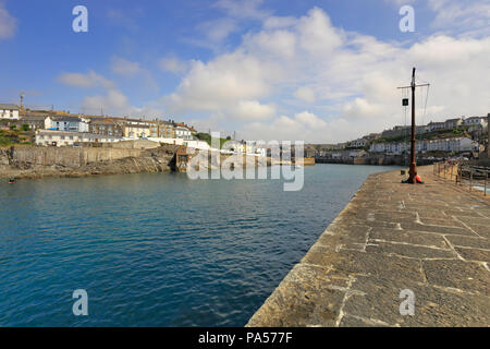 Port de Porthleven, Cornwall, England, UK. Banque D'Images