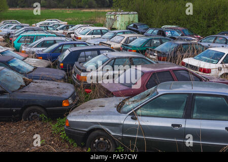 Location wrecking yard en Dobra village près de la ville de Frydek-Mistek dans la région de Moravie-Silésie de République Tchèque Banque D'Images