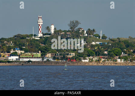 COATZACOALCOS, VER/MEXIQUE - Juillet 18, 2018 : Avis d'Allende. La bouée verte n° 3, le 'Lucio Gallardo' phare et la tour de contrôle du trafic maritime Banque D'Images