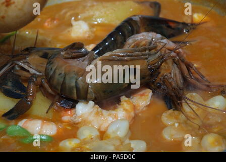 La nourriture péruvienne, les crevettes sucer. Plat typique de la cuisine Péruvienne. Banque D'Images