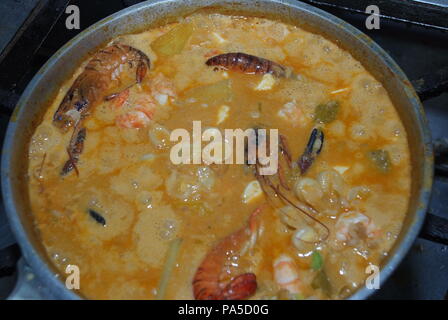 La nourriture péruvienne, les crevettes sucer. Plat typique de la cuisine Péruvienne. Banque D'Images