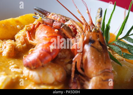 La nourriture péruvienne, les crevettes sucer. Plat typique de la cuisine Péruvienne. Banque D'Images