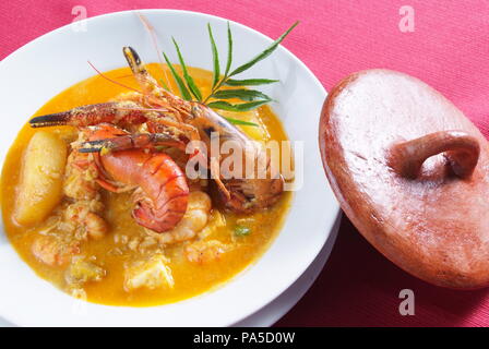 La nourriture péruvienne, les crevettes sucer. Plat typique de la cuisine Péruvienne. Banque D'Images