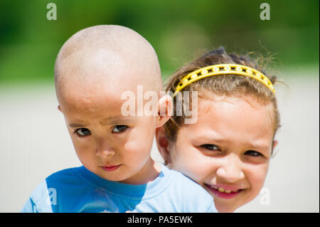 Tachkent, Ouzbékistan - 12 juin 2011 : les enfants ouzbeks non identifiés en Ouzbékistan, 12 juin 2011. 81  % des personnes appartiennent à l'Ouzbékistan en grou ouzbèque Banque D'Images