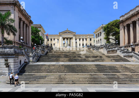 Sur l'extérieur et principales étapes à l'Universidad de La Habana, l'Université de La Havane, Vedado, La Havane, Cuba Banque D'Images