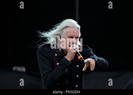 Biff Byford chanteur du groupe de heavy metal anglais Saxon live sur scène à Rockwave Festival à Terravibe park 37km au nord d'Athènes. Banque D'Images