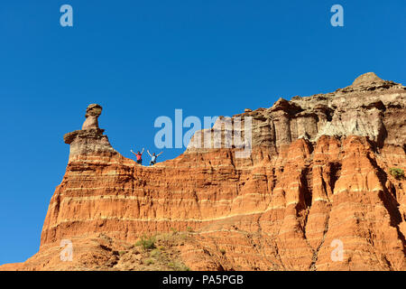 Randonneurs sur le sentier Light House, Rock Formation, Palo Duro Canyon State Park, Texas, États-Unis Banque D'Images