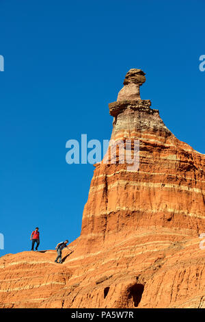 Randonneurs sur le sentier Light House, Rock Formation, Palo Duro Canyon State Park, Texas, États-Unis Banque D'Images