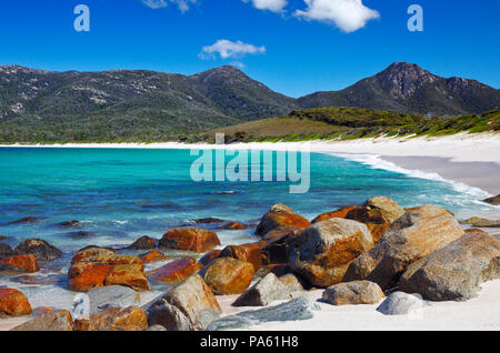 Une photographie de Wineglass Bay en Tasmanie Banque D'Images