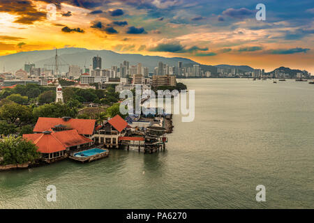 George Town, Penang, Malaisie - Jan 6, 2018 : vue panoramique sur le coucher de soleil sur George Town en Malaisie. Banque D'Images