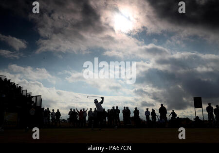 USA's Pat Perez tees au large de la 16e au cours de la deuxième journée de l'Open Championship 2018 à Carnoustie Golf Links, Angus. Banque D'Images