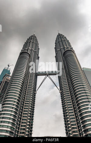 Kuala Lumpur, Malaisie - Jan 5, 2018 : Les Tours Petronas Twin Towers, ou, sont des gratte-ciel de Kuala Lumpur, Malaisie. Ils ont été les plus hauts immeubles Banque D'Images