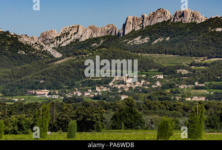 Gigondas et Dentelles du Montmirail, Vaucluse, France Banque D'Images