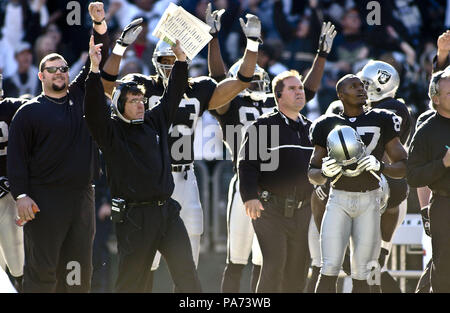 Oakland, Californie, USA. 14 Décembre, 2003. Raider l'entraîneur-chef Bill Callahan et le personnel a célébré le toucher des roues le Dimanche, Décembre 12, 2003, dans la région de Oakland, Californie. Les raiders défait les Ravens 20-12. Crédit : Al Golub/ZUMA/Alamy Fil Live News Banque D'Images