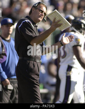 Oakland, Californie, USA. 14 Décembre, 2003. L'entraîneur-chef Brian Billick Raven le Dimanche, Décembre 12, 2003, dans la région de Oakland, Californie. Les raiders défait les Ravens 20-12. Crédit : Al Golub/ZUMA/Alamy Fil Live News Banque D'Images