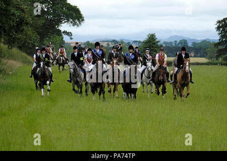 KELSO, ÉCOSSE - 21 juillet : Kelso Semaine civique - at Yetholm Rideout ; les directeurs d'entraîner un galop au-dessus des champs à proximité de Kelso au début de l'At Yetholm Rideout durant la semaine civique Kelso, un festival annuel, une partie de la saison de conduite commune des Scottish Borders. Le 21 juillet 2018 à Kelso. Crédit : Rob Gray/Alamy Live News Banque D'Images