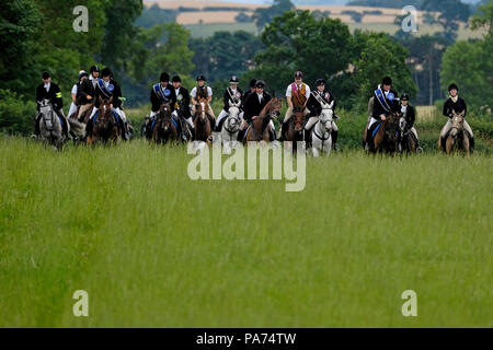 KELSO, ÉCOSSE - 21 juillet : Kelso Semaine civique - at Yetholm Rideout ; les directeurs d'entraîner un galop au-dessus des champs à proximité de Kelso au début de l'At Yetholm Rideout durant la semaine civique Kelso, un festival annuel, une partie de la saison de conduite commune des Scottish Borders. Le 21 juillet 2018 à Kelso. Crédit : Rob Gray/Alamy Live News Banque D'Images