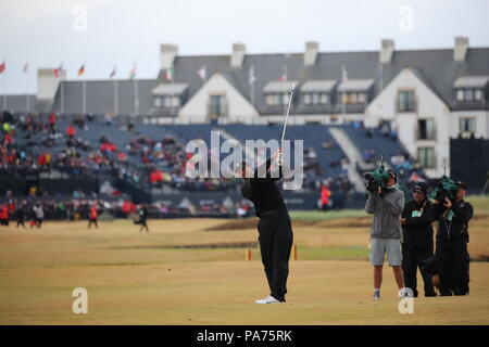 USA's Tiger Woods joue un tir sur le 17ème trou au cours de la deuxième série de la 147e à l'Open de Golf de Carnoustie Carnoustie Golf Links, Angus, l'Écosse, le 20 juillet 2018. Credit : Koji Aoki/AFLO SPORT/Alamy Live News Banque D'Images