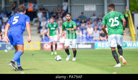 Kingston Londres Royaume-Uni 21 juillet 2018 - Beram Kayal de Brighton à bord du ballon pendant le match de football amical d'avant-saison entre AFC Wimbledon et Brighton et Hove Albion au Cherry Red Records Stadium de Kingston Surrey réservé à l'usage éditorial Banque D'Images