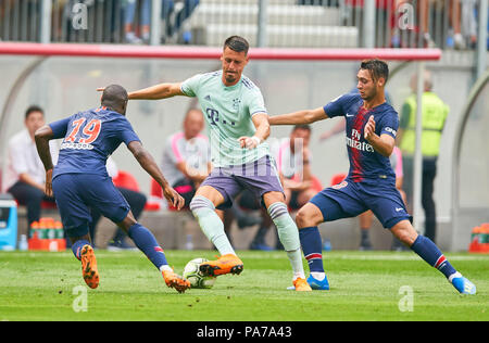 FC Bayern Munich - Paris SG, Soccer, Klagenfurt, le 21 juillet 2018, FCB 2 Sandro Wagner en concurrence pour la balle, s'attaquer, duel, un en-tête contre Lassana Diarra, PSG 20 FC BAYERN MUNICH (FCB) - PARIS SAINT GERMAIN (SG) de la Coupe des Champions internationaux , saison 2018/2019, le 21 juillet 2018, W ö r t h e r s e e s t a d i o n de Klagenfurt, Autriche. © Peter Schatz / Alamy Live News Banque D'Images
