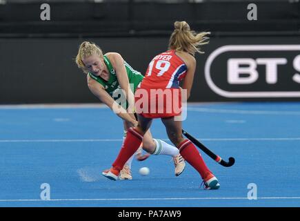 Londres, Royaume-Uni. 21 juillet 2018. Hannah Matthews (IRL) et Lauren Moyer (USA, 19). USA/Irlande. Match 3. Extérieure B. Womens Hockey World Cup 2018. Lee Valley hockey centre. Olympiv Queen Elizabeth Park. Stratford. Londres. UK. 21/07/2018. Credit : Sport en images/Alamy Live News Banque D'Images