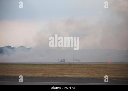 Incendie au Farnborough International Airshow après la pyrotechnie Samedi 21 Juillet Banque D'Images