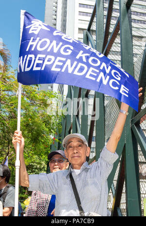 Hong Kong, Chine. 21 juillet, 2018. Benoît NG, l'un des manifestants de la révolution parapluie. Mars des manifestants au quartier général de la Police à Wan Chai, pour protester contre la menace les gouvernements à interdire le Parti National de Hong Kong en vertu de l'article 23 de la loi fondamentale. Les manifestants estiment que l'article 23 seront utilisés pour menacer la liberté d'association et d'empêcher les voix de l'opposition d'être entendu. Credit : Jayne Russell/ZUMA/Alamy Fil Live News Banque D'Images