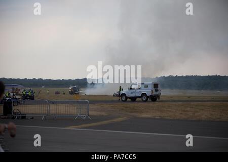 Incendie au Farnborough International Airshow après la pyrotechnie Samedi 21 Juillet Banque D'Images