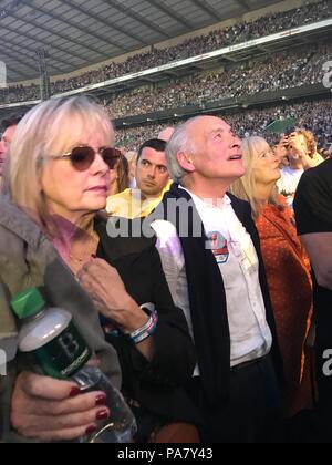 Des stars repéré dans la section VIP des Rolling Stones "Pas de filtre" concert au Stade de Twickenham comprend : Twiggy, Alastair Stewart Où : London, Royaume-Uni Quand : 19 Juin 2018 Crédit : David Sims/WENN.com Banque D'Images