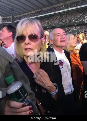 Des stars repéré dans la section VIP des Rolling Stones "Pas de filtre" concert au Stade de Twickenham comprend : Twiggy, Alastair Stewart Où : London, Royaume-Uni Quand : 19 Juin 2018 Crédit : David Sims/WENN.com Banque D'Images