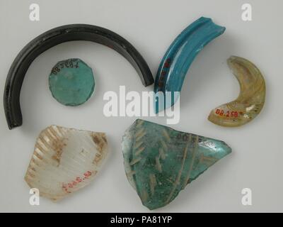 Des fragments de verre. Culture : le copte. Dimensions : Stockage (petri diam.) : 3 7/16 in. (8,8 cm). Date : 4ème au début du 5e siècle. Musée : Metropolitan Museum of Art, New York, USA. Banque D'Images