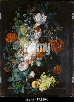 Un vase de fleurs. Artiste : Margareta Haverman (Néerlandais, active en 1716-1722 ou plus tard) est mort. Dimensions : 31 1/4 x 23 3/4 in. (79,4 x 60,3 cm). Date : 1716. Plusieurs femmes artistes des Pays-Bas spécialisée dans les photos de fleurs, la plus connue étant Rachel Ruysch (1664-1750). En dépit de sa nature secrète, Jan van Huysum accepté Haverman comme son élève à Amsterdam. La seule autre œuvre connue par Haverman signé mais non daté est un morceau de fleurs à Copenhague. Musée : Metropolitan Museum of Art, New York, USA. Banque D'Images