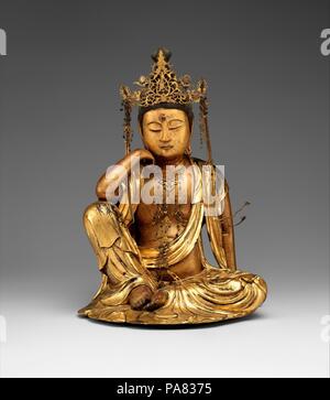 Nyoirin Kannon. Culture : le Japon. Dimensions : H. 16 9/16 in. (42,1 cm) ; W. 12 1/8 in. (30,8 cm) ; D. 10 1/4 in. (26 cm). Date : du 1693. Le bodhisattva Kannon (sanskrit : Avalokiteshvara) se manifeste sous plusieurs formes, chacune d'entre elles démontre des aspects de sa compassion et de vœux de salut. Cette petite sculpture présente le bodhisattva bouddhiste ésotérique dans un formulaire appelé Nyoirin, indiquant les attributs plus communément tenu dans ses mains, le désir-réalisatrice jewel (nyoi) et la roue (RIN) de la Dharma, ou des enseignements bouddhistes. Bien que de nombreuses images du bodhisattva ont six bras, cette sculpture a deux. Un Banque D'Images