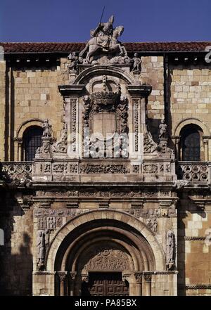 L'EXTÉRIEUR . PORTADA DEL CORDERO. Emplacement : COLEGIATA DE SAN ISIDORO, Leon, ESPAGNE. Banque D'Images