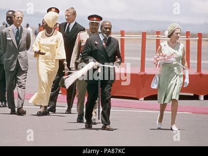 ISABEL II INGLATERRA CON YOMO KENYATTA. Banque D'Images