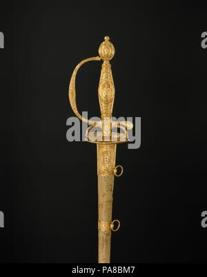 Smallsword avec fourreau. Culture : français, Paris. Dimensions : L. avec fourreau 38 1/2 in. (97,8 cm) ; L. sans fourreau 38 1/8 in. (96,8 cm) ; W. 4 in. (10,2 cm) ; D. 2 7/8 in. (7,3 cm) ; WT. 1 lb. 13 oz. (822,1 g) ; Wt. de 2.7 oz. fourreau (76,5 g). Épée bouilloire : Master GG (français, actif à Paris, ca. 1774). Date : 1773-74 poinçonnés. Un exemple de la plus haute qualité, travail des orfèvres parisiens le pommeau est décoré de figures du divinités classique Mars, Minerve, Jupiter, et Hercule, et la personnification de la Justice et de la prudence. Musée : Metropolitan Museum of Art, New York, USA. Banque D'Images