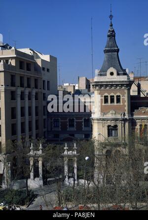 ENTRADA A LA SUCURSAL MADRID DEL BANCO HIPOTECARIO EN LA PLAZA DE SANTA BARBARA. Emplacement : Banco Hipotecario, MADRID, ESPAGNE. Banque D'Images