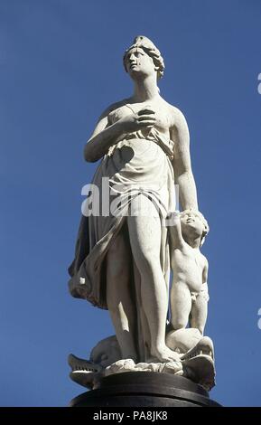 La STATUE DE LA MARIBLANCA - RÉPLIQUE DE LA PREMIÈRE QUE SE ENCUENTRA EN EL MUSEO MUNICIPAL. Auteur : Ludovico Turqui (xviiie s.). Emplacement : Porte du Soleil, de l'Espagne. Banque D'Images