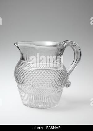 Pitcher. Culture : L'Américain. Dimensions : H. 7. (17,8 cm) ; Diam. 5 1/2 in. (14 cm). Date : 1825-40. Musée : Metropolitan Museum of Art, New York, USA. Banque D'Images