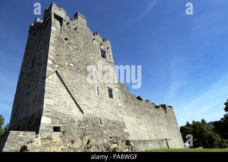 Le Château de Ross est une tour du Xvème siècle maison et garder sur le bord de Lough Leane, dans le Parc National de Killarney, comté de Kerry, Irlande. Banque D'Images