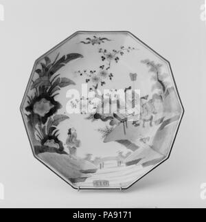 Le plat. Culture : le Japon. Dimensions : H. 1 1/2 in. (3,8 cm) ; W. 5 7/8 in. (14,9 cm). Date : le 18e siècle. Musée : Metropolitan Museum of Art, New York, USA. Banque D'Images