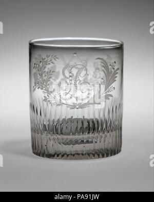 Tumbler. Culture : L'Américain. Dimensions : H. 3 1/2 in. (8,9 cm) ; Diam. 3 1/16 in. (7,8 cm). Bouilloire : Bakewell, Page & Bakewell (1808-1882). Date : ca. 1825-30. C'est l'un des probablement trois verres ornés de portraits de sulfure (ici d'Andrew Jackson) présenté au marquis de Lafayette en 1825 par compatriote et résident de Pittsburgh Felix Brunot. Les branches gravée avec feuilles et fleurs symboles maçonniques du châssis d'un côté et Lafayette's initiales entrelacées sur l'autre. Musée : Metropolitan Museum of Art, New York, USA. Banque D'Images